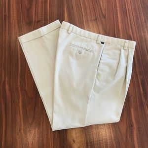 LIKE NEW Dockers Stain Resistant Chinos Sz 36x32